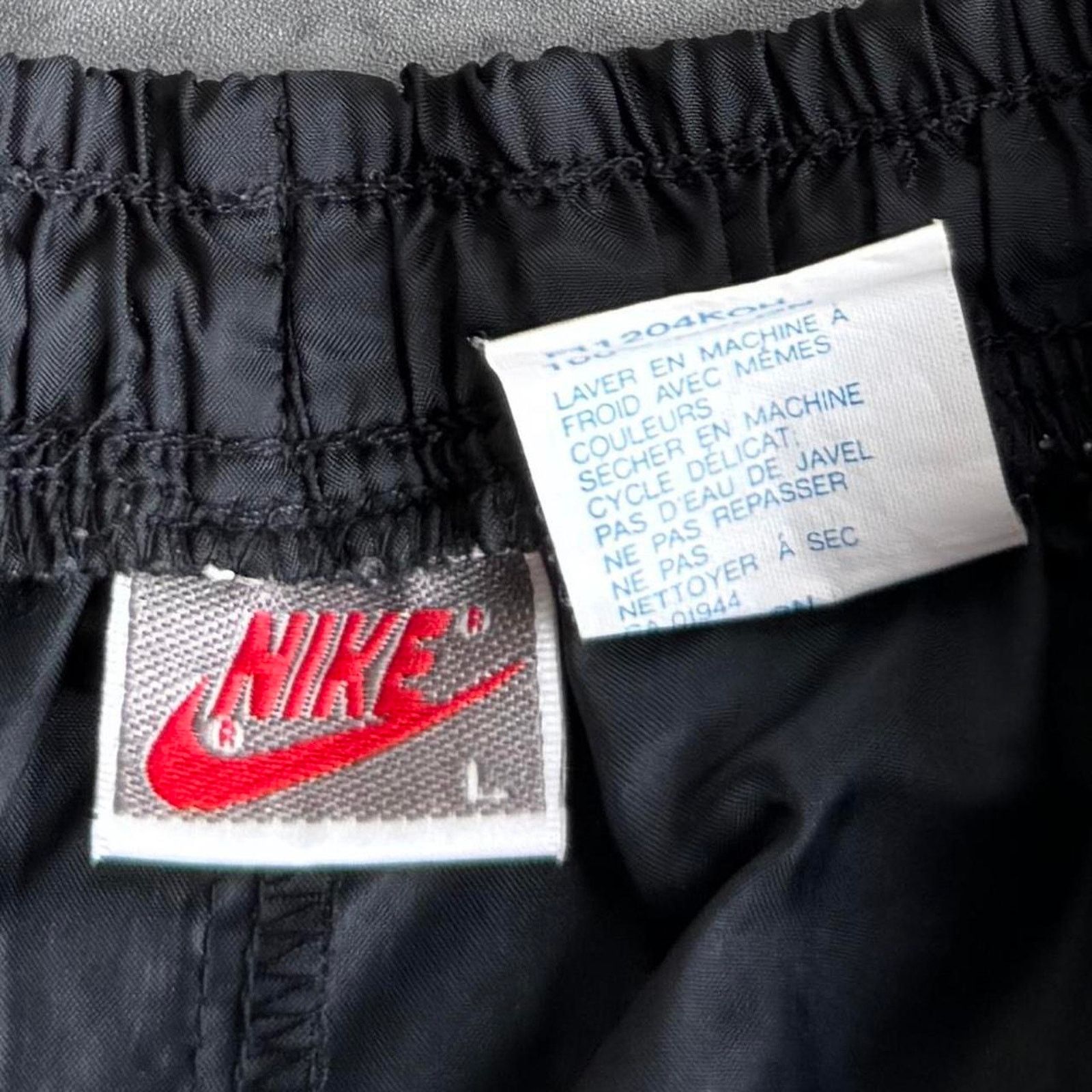 Nike × Nike ACG × Vintage Vintage 90s Nike Black Nylon Skater Streetwear Sweatpants Size US 27 - 4 Thumbnail