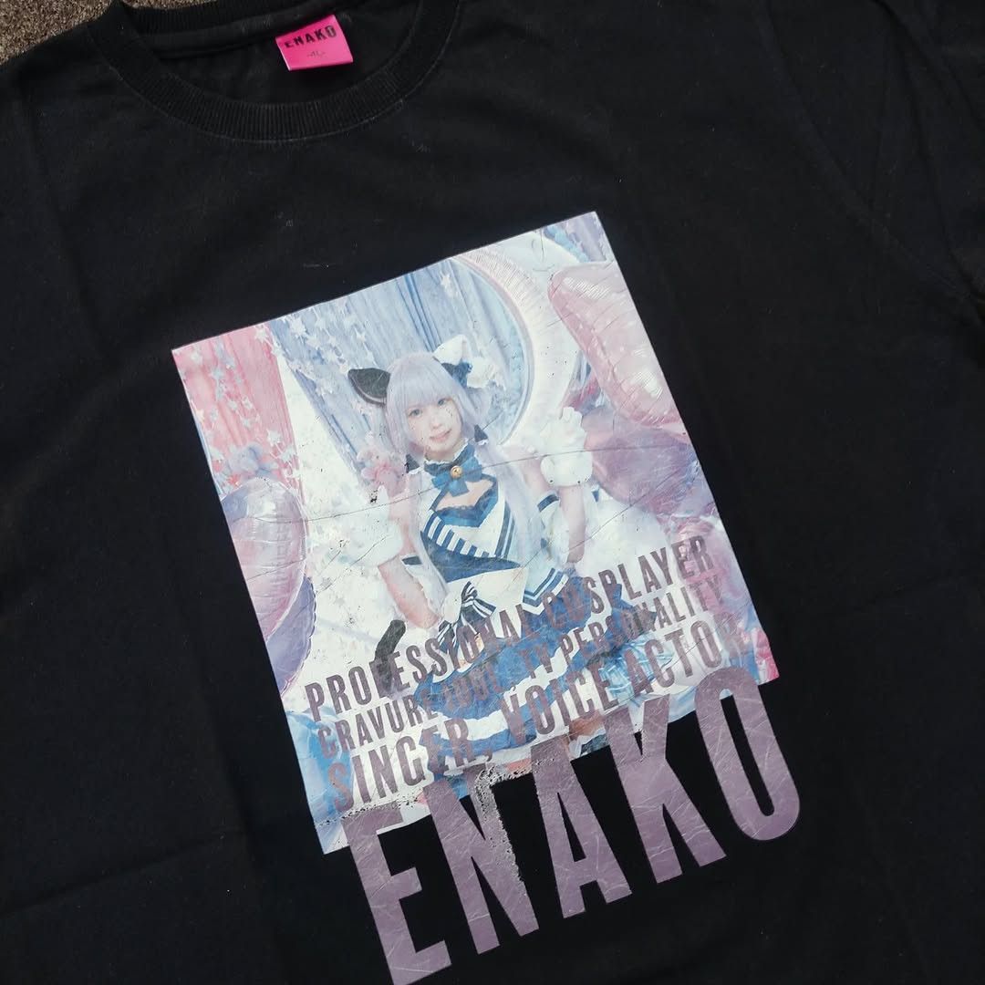 Banana Republic Enako Cosplayer Idol Tee Size US XL / EU 56 / 4 - 1 Thumbnail