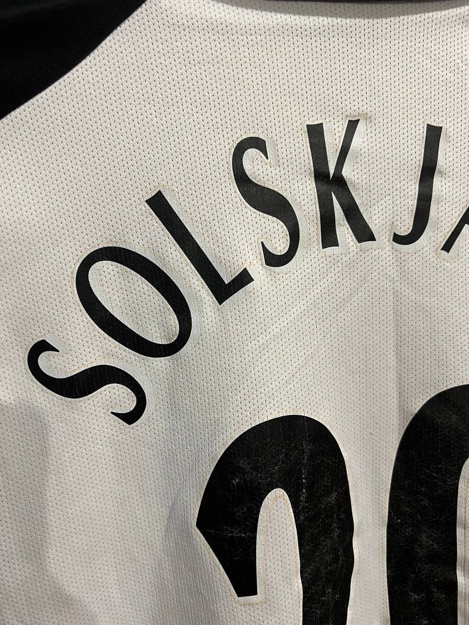 Umbro 2001/02 MANCHESTER UNITED #20 SOLSKJAER 100TH SOCCER JERSEY Size US L / EU 52-54 / 3 - 15 Thumbnail