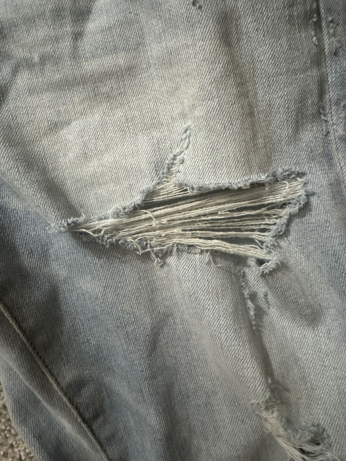 Amiri Light blue Amiri Jeans size 32 Amiri on side Size US 32 / EU 48 - 3 Thumbnail