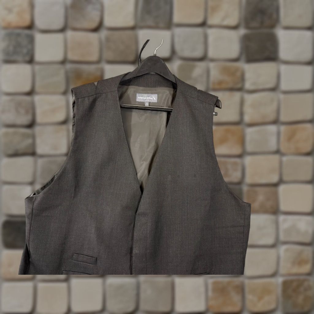 Vintage VINTAGE American Airlines Employee Vest Mens 54 LNG Charcoal Gray Wool Blend Lined Pockets Size US L / EU 52-54 / 3 - 1 Thumbnail