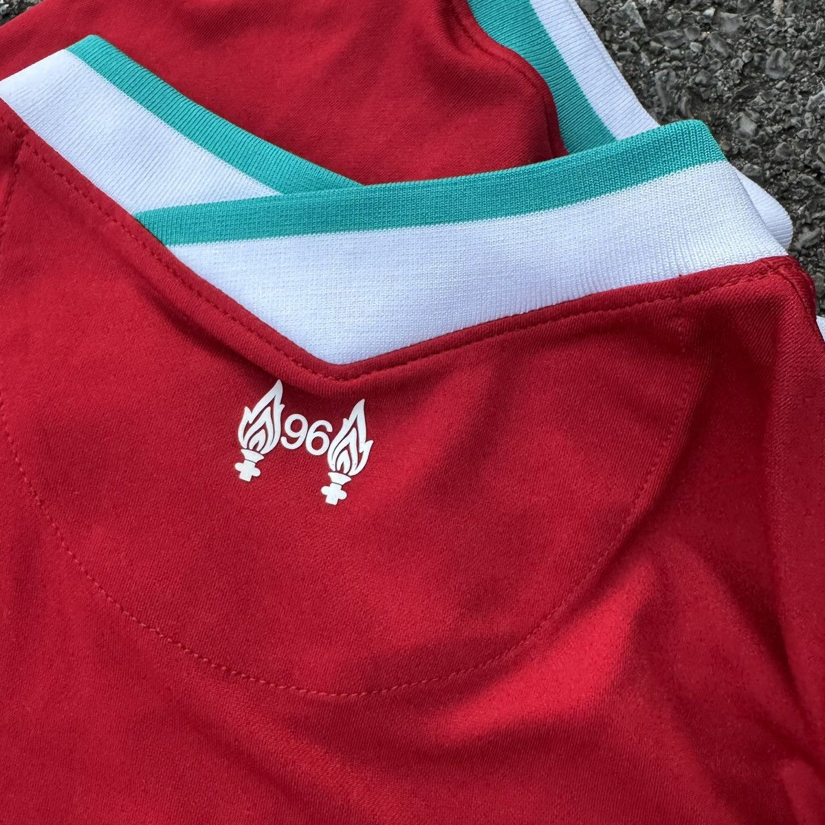 Nike nike liverpool home soccer jersey Size US M / EU 48-50 / 2 - 4 Thumbnail