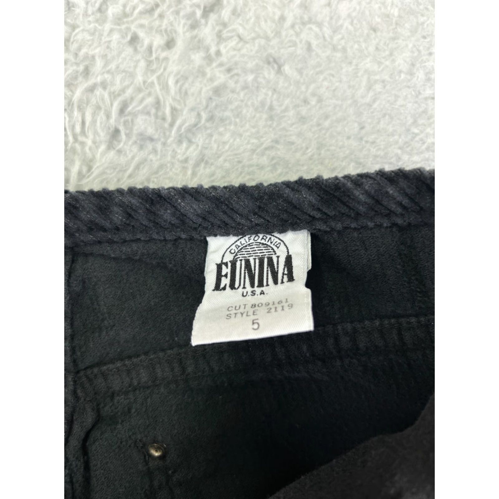 Vintage VINTAGE Eunina Pants Womens 5 Black Corduroy 100% Cotton Flare Bootcut 26x27"} Size 27" / US 4 / IT 40 - 6 Thumbnail