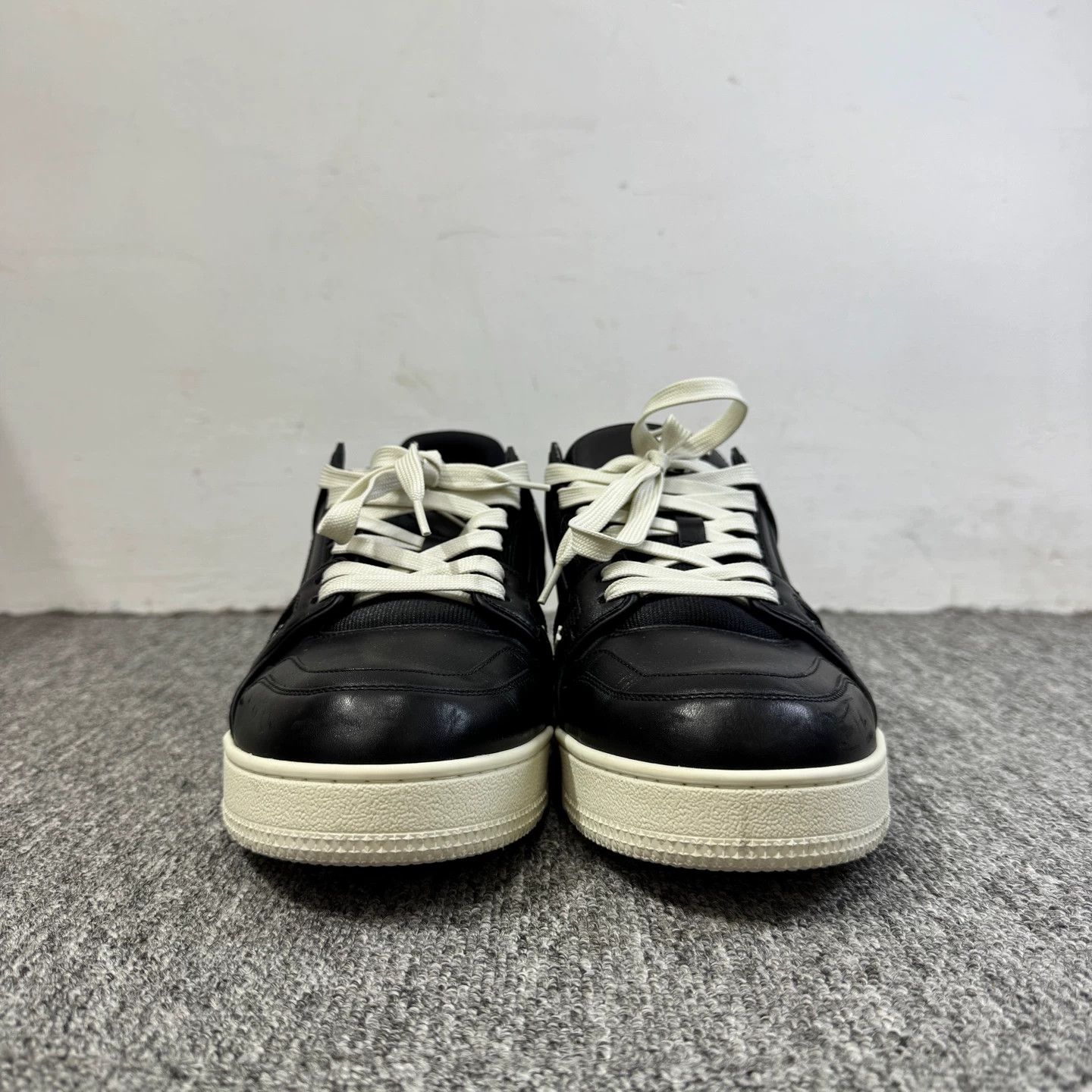 Louis Vuitton lv black & white trainer 7.5 Size US 7.5 / EU 40-41 - 2 Thumbnail