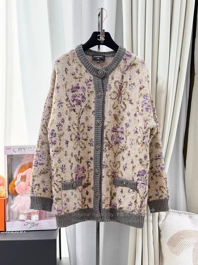 Chanel Chanel Vintage khaki floral long-sleeved knitted cardigan Size XXS / US 00 / IT 34 - 1 Thumbnail