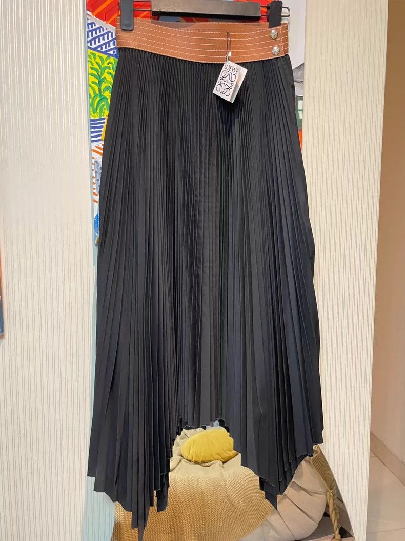 Loewe LOEWE Classic elegant matching leather pleated skirt Size 42" / US 20 - 3 Thumbnail