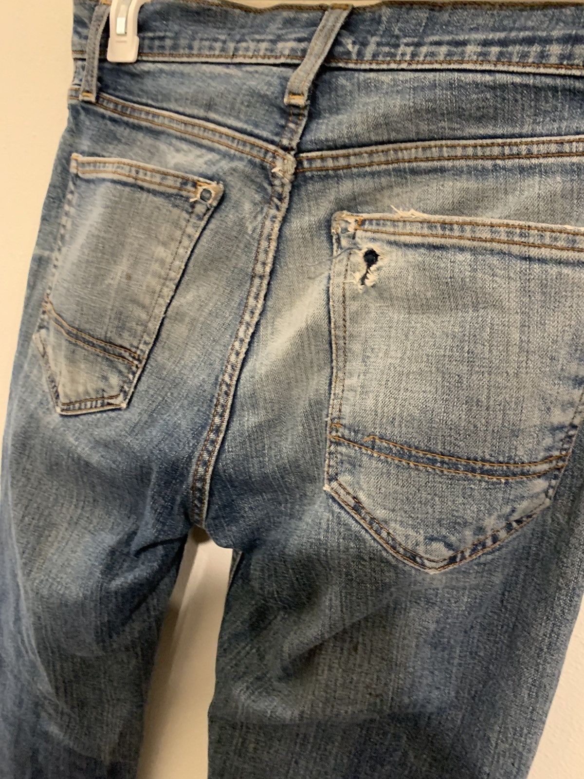 Arizona Jean Co. faded Arizona blue slim straight jeans Size US 29 - 10 Thumbnail