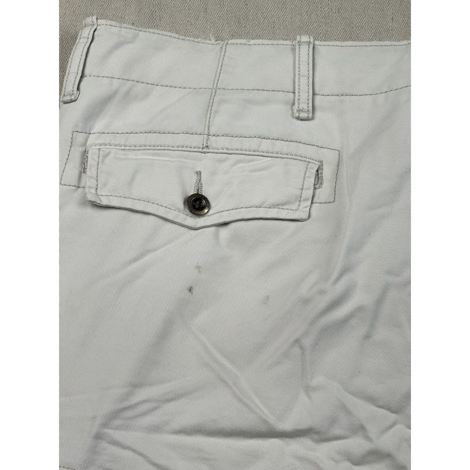 Levi's VINTAGE? No, Levi's Cargo Shorts Mens 34 White 11" Inseam Canvas Cotton Cargo Pocket Casual Workwear Summer 11" Inseam Men’s Regular Mens Size US 34 / EU 50 - 4 Thumbnail