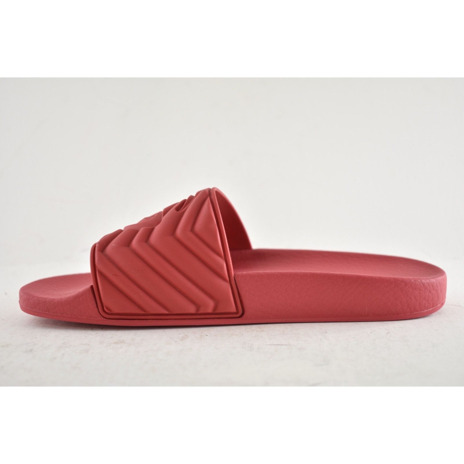 Gucci Gucci Deep Coral Red Rubber Quilted GG Logo Flat Pool Slide Size US 6 / IT 36 - 10 Thumbnail