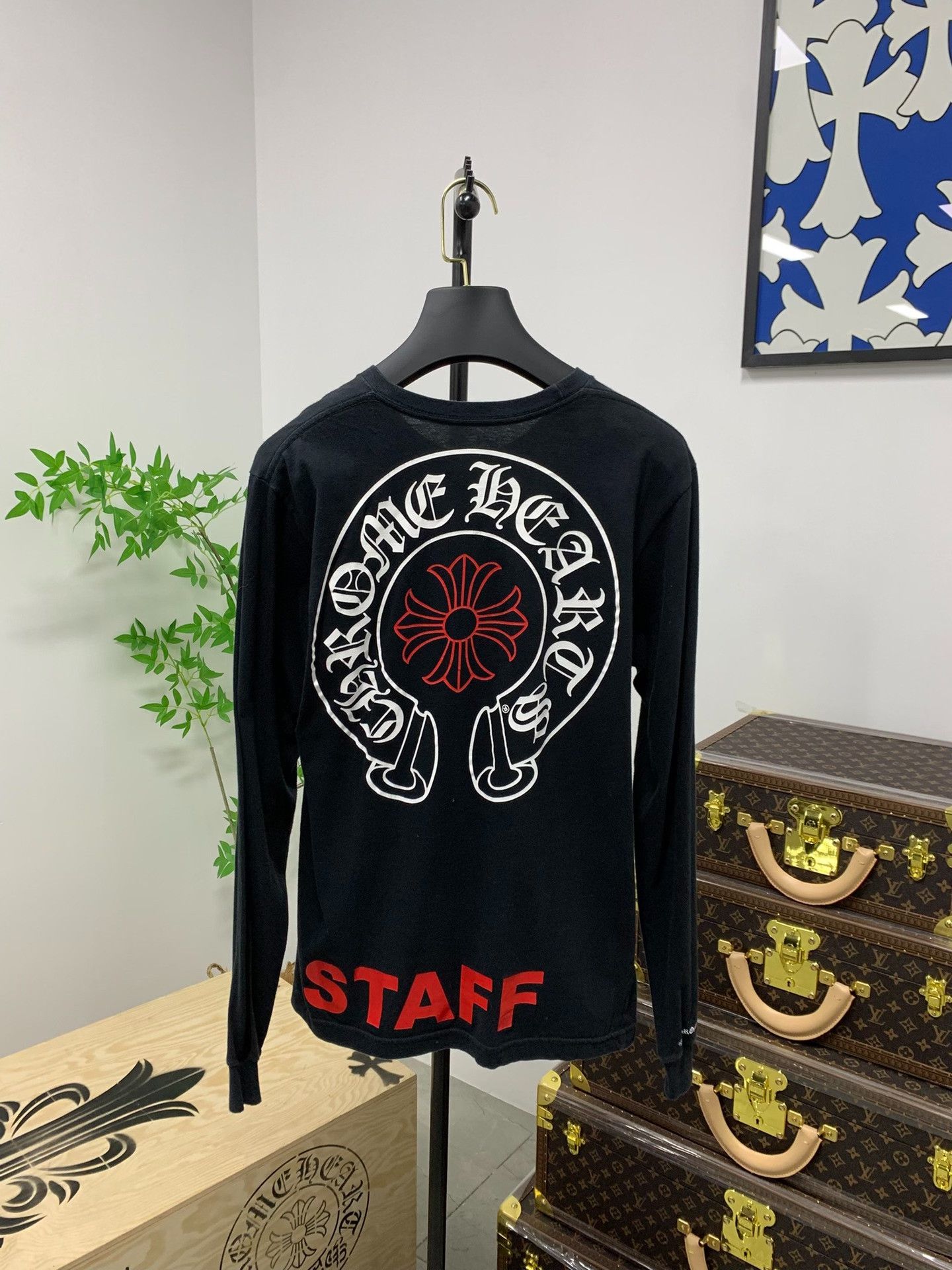 Chrome Hearts Chrome Hearts Horseshoe Logo STAFF L/S T-Shirt M Size US M / EU 48-50 / 2 - 1 Thumbnail
