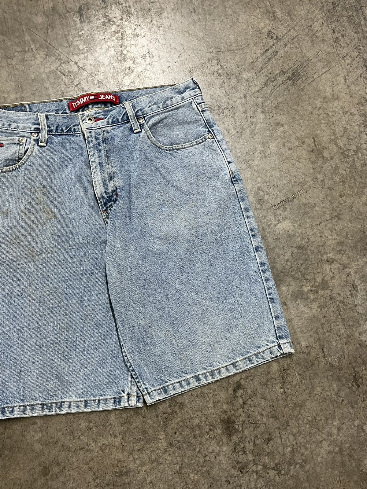 Tommy Hilfiger × Vintage Tommy Hilfiger y2k baggy jorts skater streetwear hype rare Size US 32 / EU 48 - 6 Thumbnail