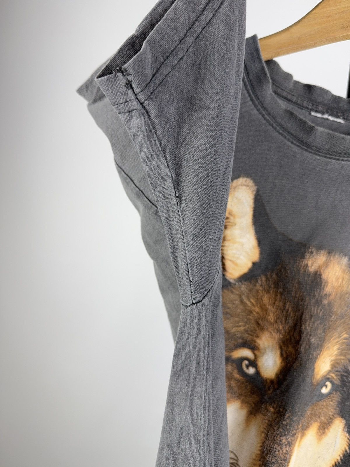 Native × Vintage Vintage 90s Wolf Graphic T-Shirt Nature Animal Print Size US S / EU 44-46 / 1 - 5 Thumbnail