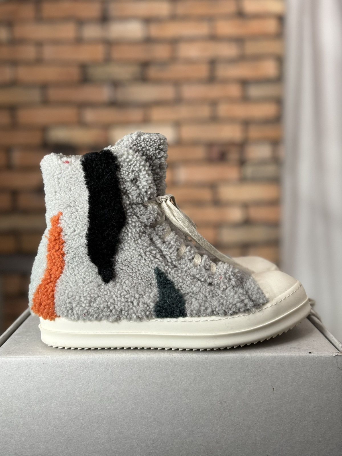 Rick Owens MAINLINE PEARL / MILK SHEARLING STROBE 43 10US GRAY Size US 10 / EU 43 - 1 Thumbnail