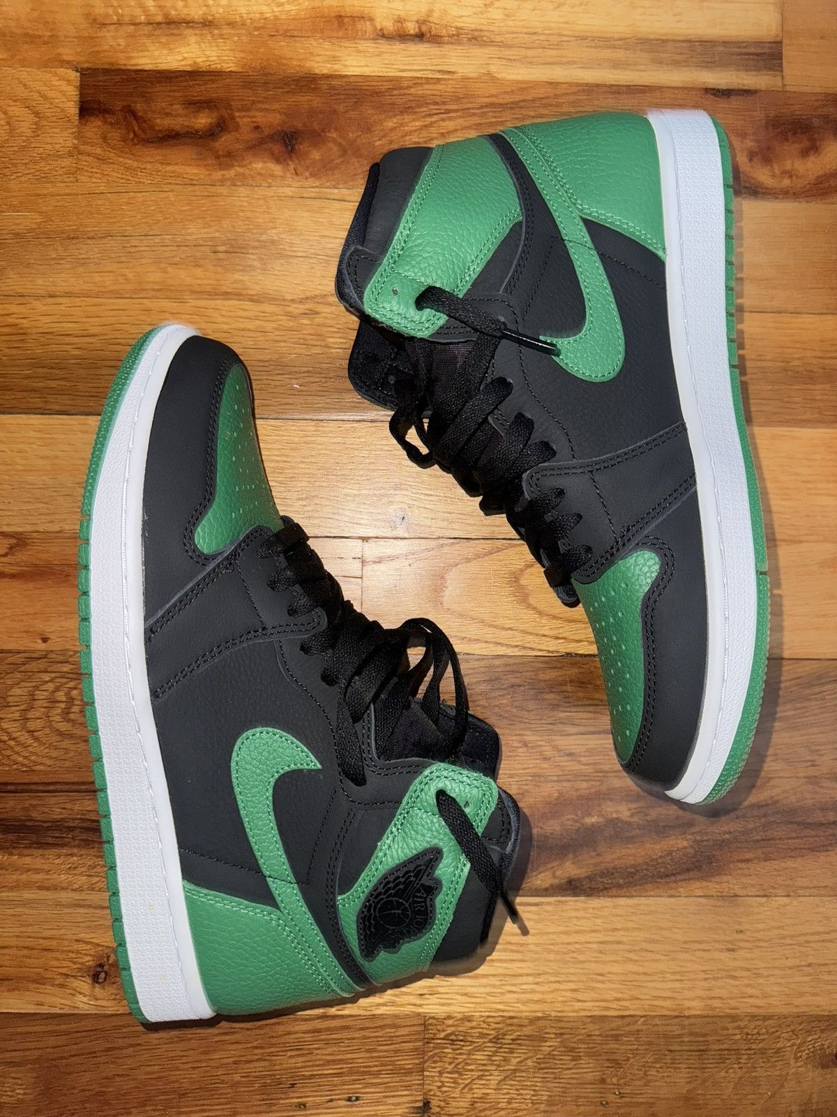 Nike Nike Pine Green 1s Size US 9.5 / EU 42-43 - 2 Thumbnail