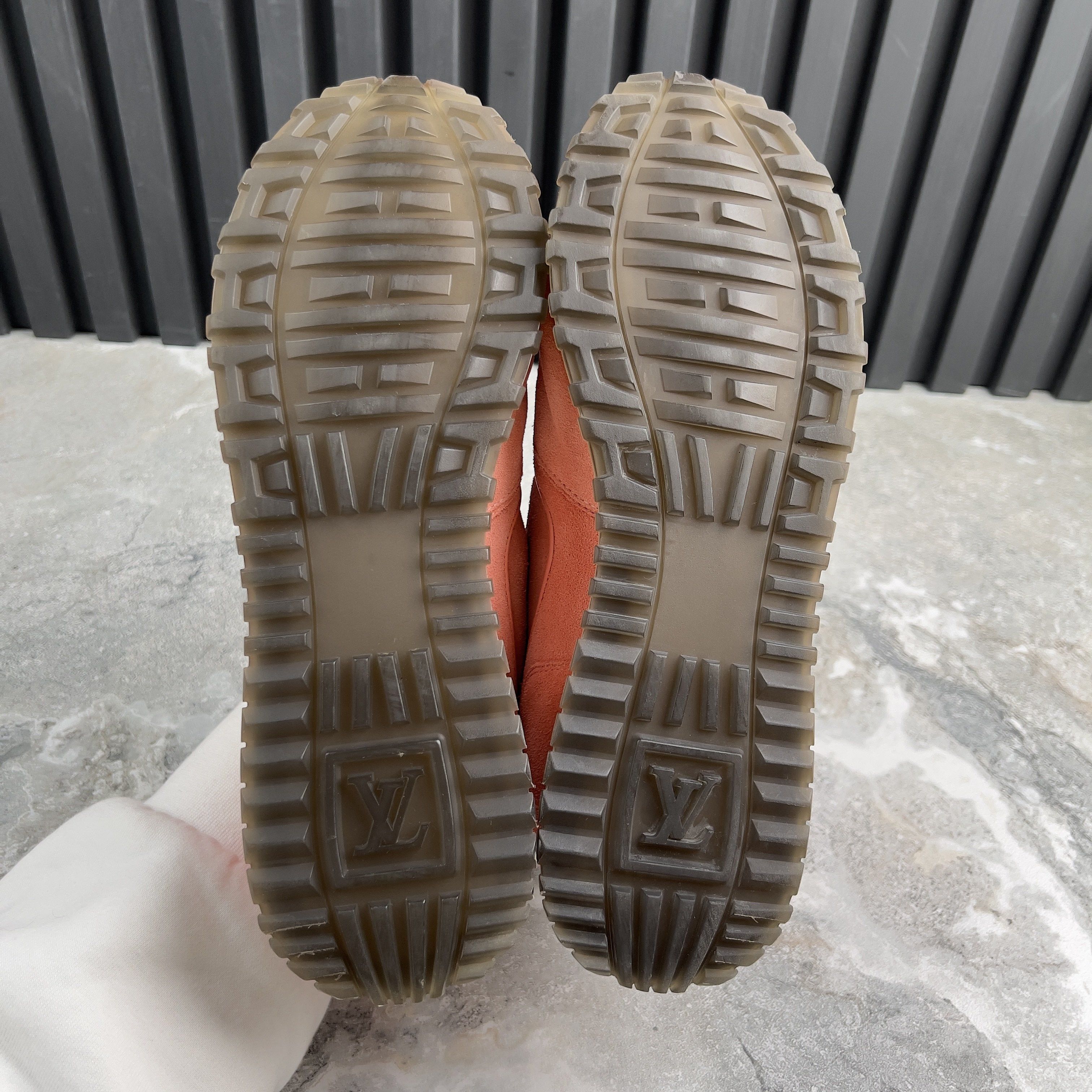 Louis Vuitton Louis Vuitton Run Away LV Sneakers Suede Size US 9 / IT 39 - 12 Thumbnail