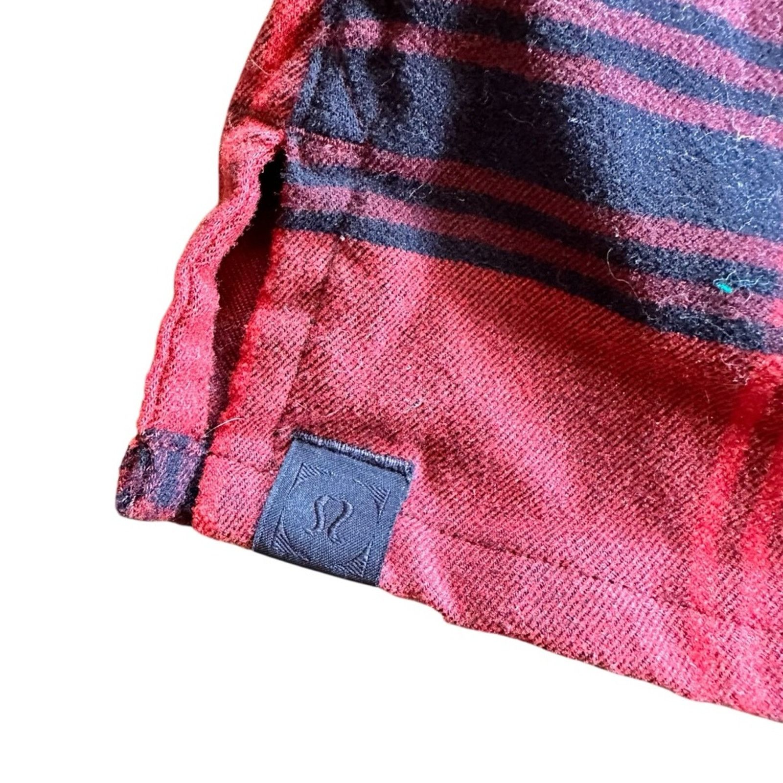 Lululemon Lululemon Flannel Button-Down - Size 6 - Red/Black Size M / US 6-8 / IT 42-44 - 5 Thumbnail