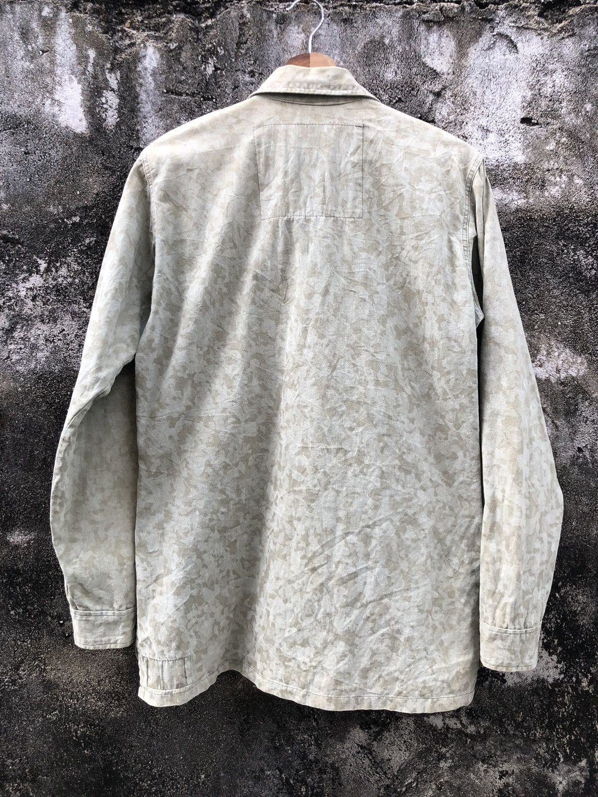 Comme des Garcons PLAY AD2009 CDG Comme Des Garcons Play Camo Shirts Size US M / EU 48-50 / 2 - 2 Thumbnail