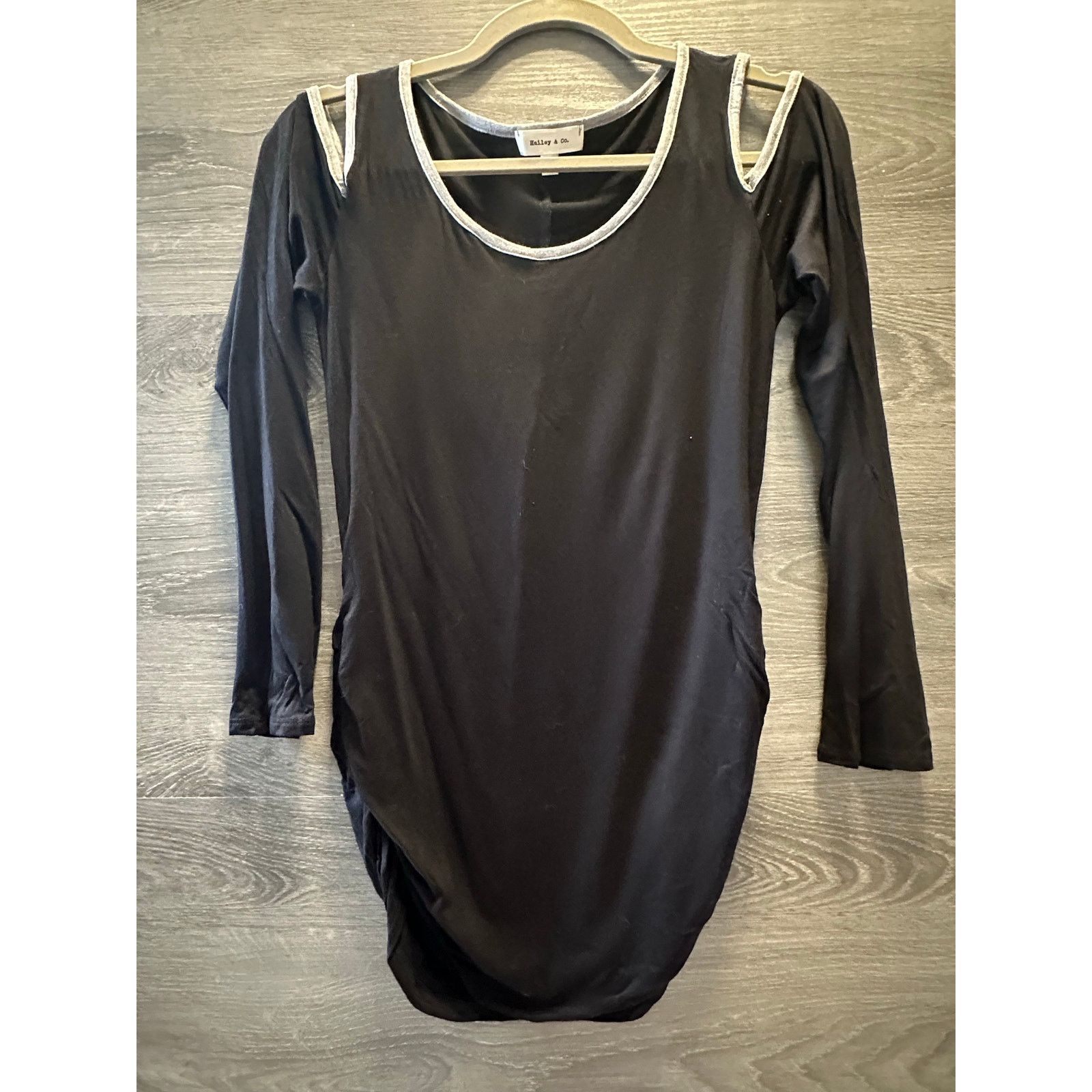 Other Black and gray trimmed boutique top (M) Size M / US 6-8 / IT 42-44 - 1 Thumbnail