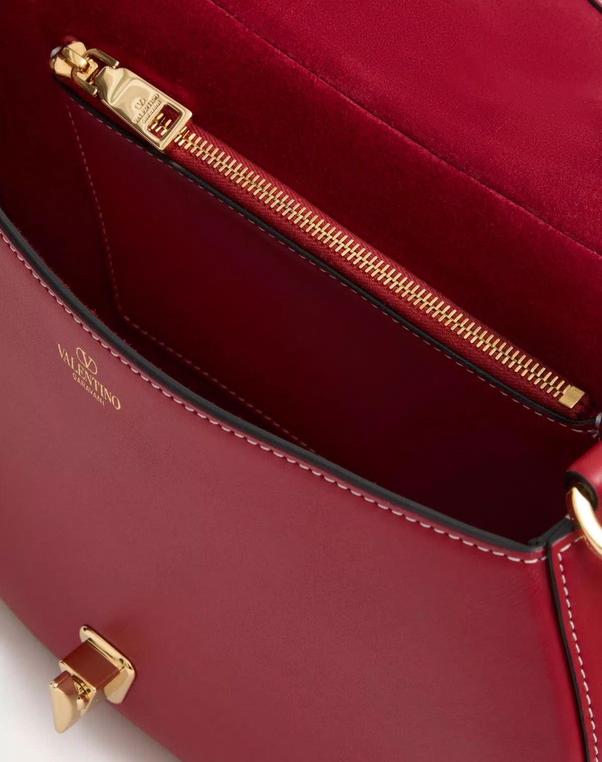 oc11z0725 Size:OS/ Shoulder Bag In Nappa Calfskin in Red