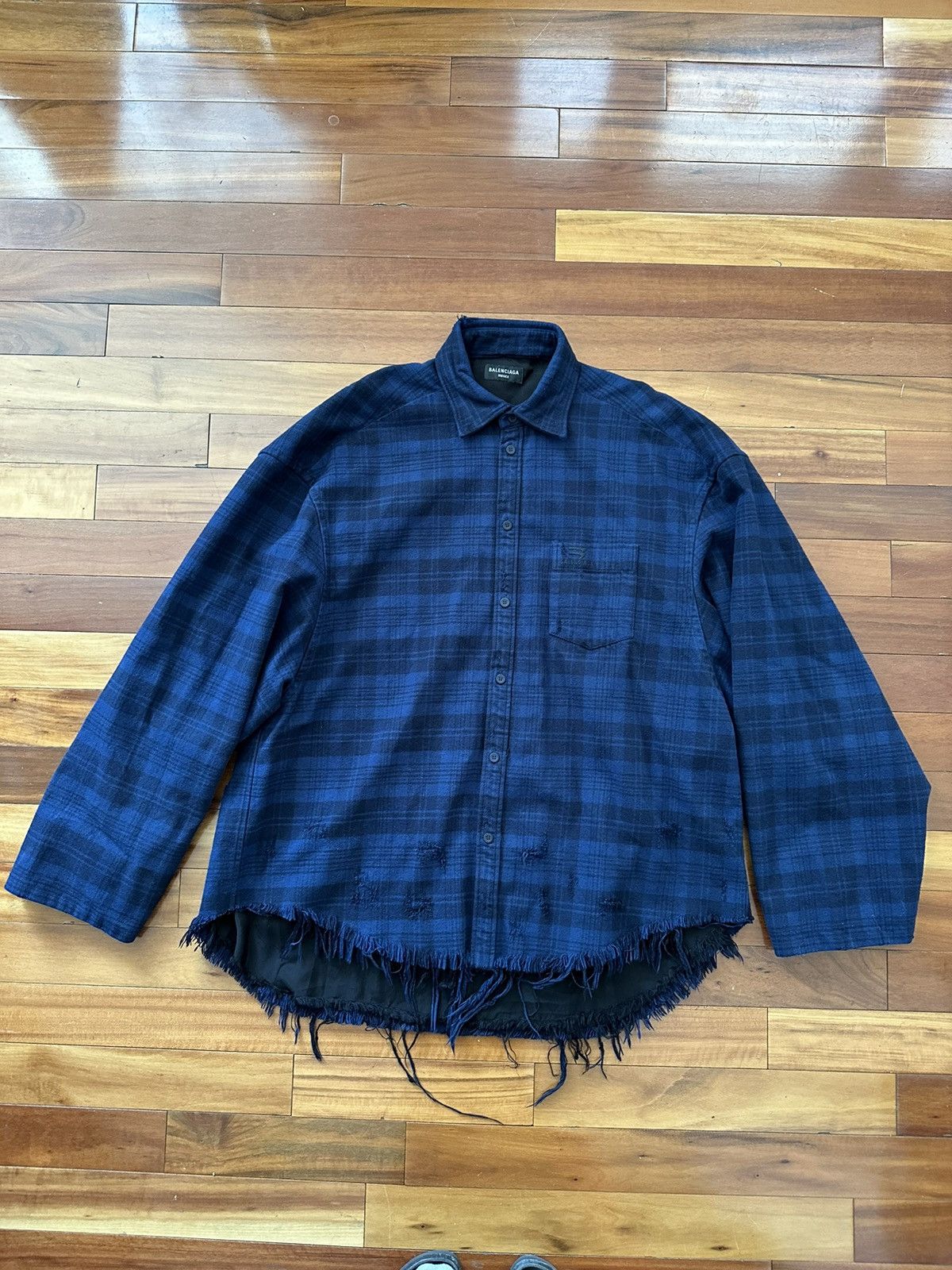 Balenciaga balenciaga fw22 buffalo flannel Size US M / EU 48-50 / 2 - 1 Thumbnail