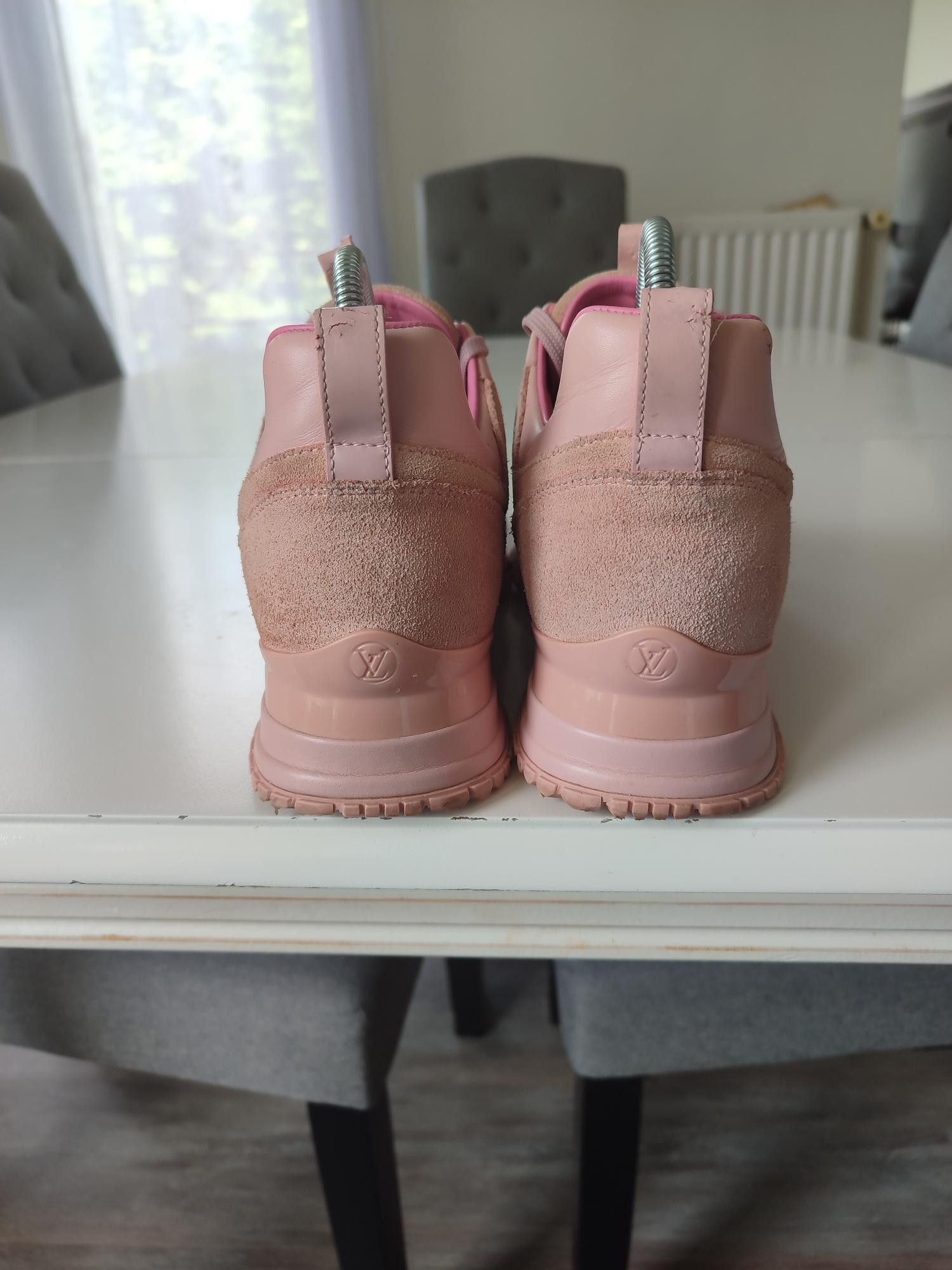 Louis Vuitton BASKETS LOUIS VUITTON RUN AWAY ROSE POUDRE Size US 6 / IT 36 - 2 Thumbnail