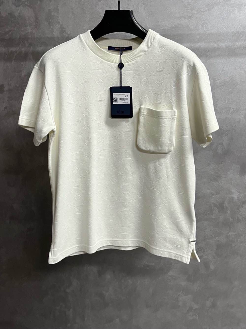 Louis Vuitton Louis Vuitton Monogram Pocket T-Shirt Size XS Size US XS / EU 42 / 0 - 1 Thumbnail