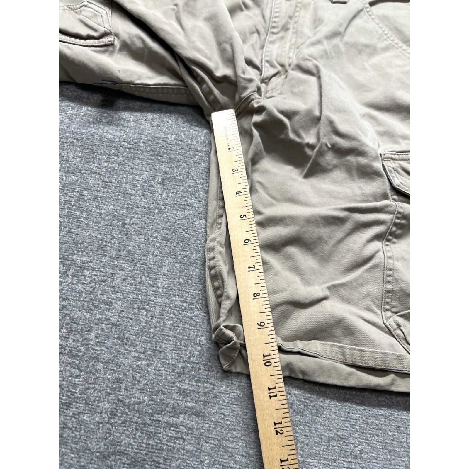 Levi's VINTAGE Levi's SilverTab Cargo Shorts Size 30 Men’s Beige Tan 10” Denim 5-Pocket Design Distressed Relaxed Size US 30 / EU 46 - 6 Thumbnail