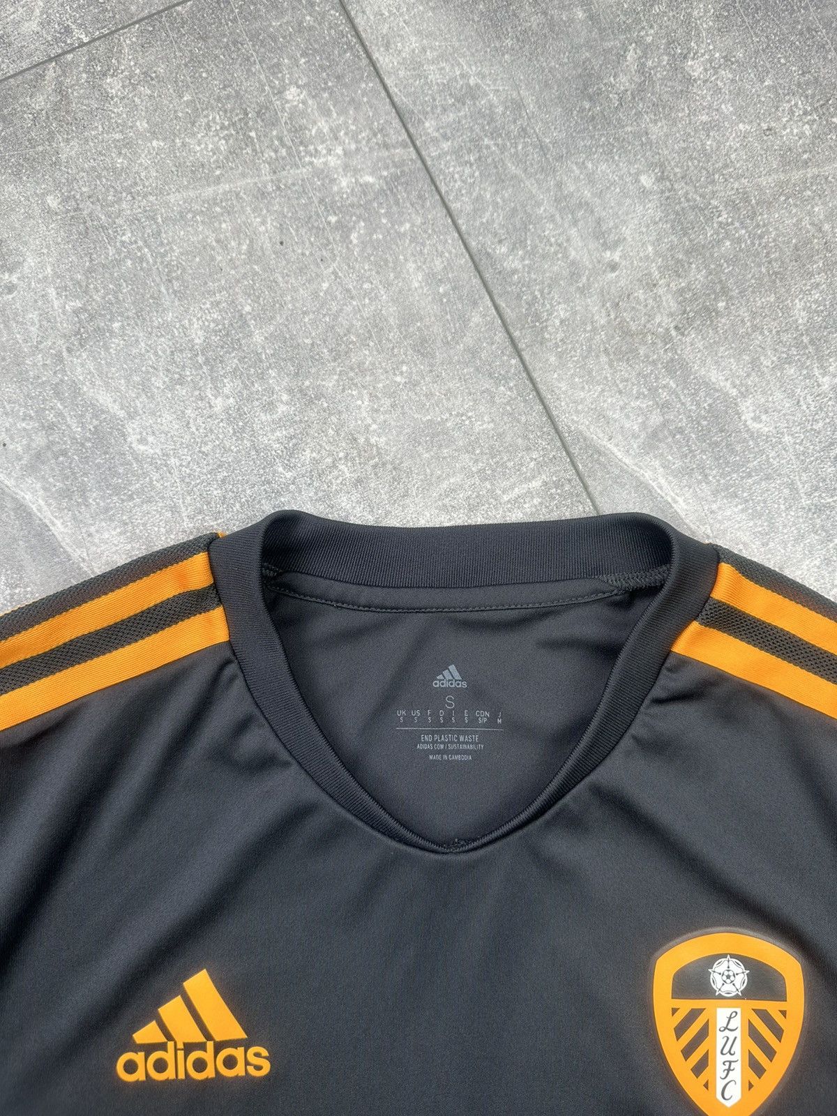 Vintage Adidas Leeds United Home Soccer Jersey 2022 Size US S / EU 44-46 / 1 - 6 Thumbnail