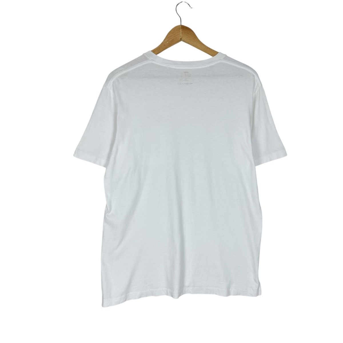 Kaws × Uniqlo ❄️Kaws x Uniqlo Red Heart Pocket T shirt Size US XL / EU 56 / 4 - 5 Thumbnail