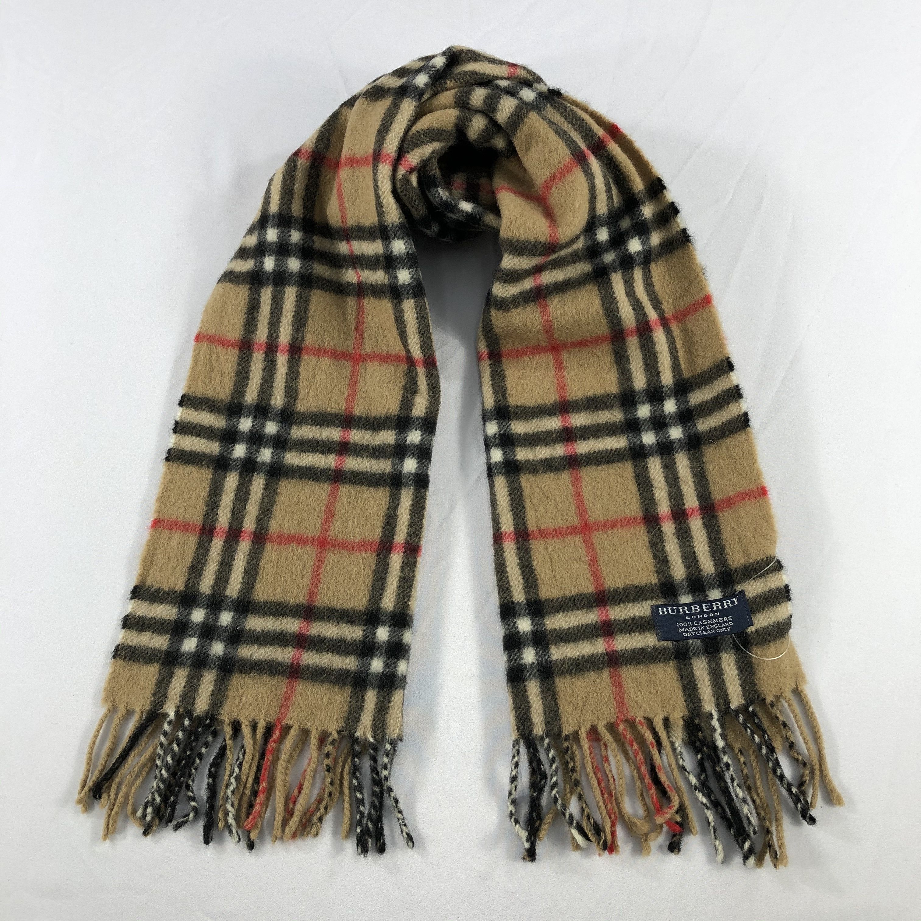 Burberry × Vintage Vintage Burberry Scarf - WW3123 Size ONE SIZE - 1 Thumbnail