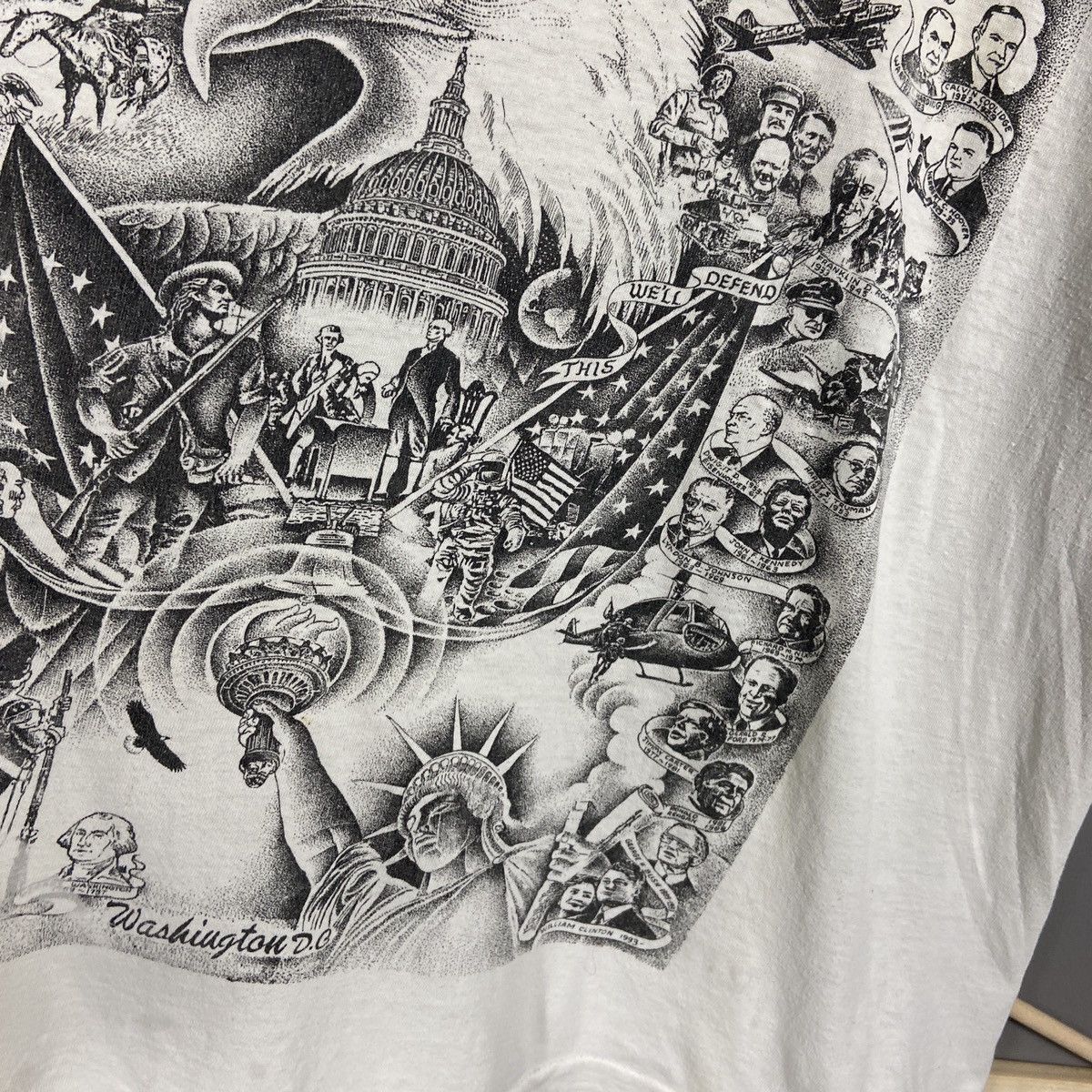 Vintage Vintage 1993 American History Graphic Tee Size US L / EU 52-54 / 3 - 8 Thumbnail