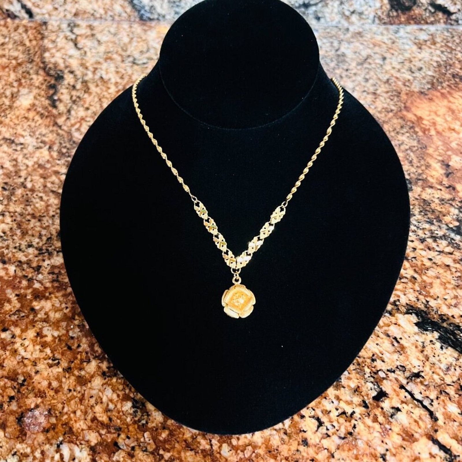 & Other Stories 18 kt. Gold Plated Flower Necklace Size ONE SIZE - 2 Thumbnail