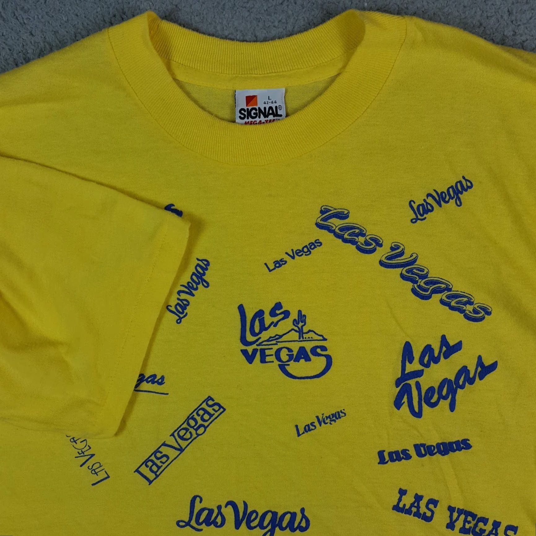 Vintage VINTAGE Signal Las Vegas Gambling Casino Lucky Tee Mens Size L Yellow T-Shirt 90s Poker Slots Retro 90s Vintage Card Game USA Made Size US L / EU 52-54 / 3 - 5 Thumbnail