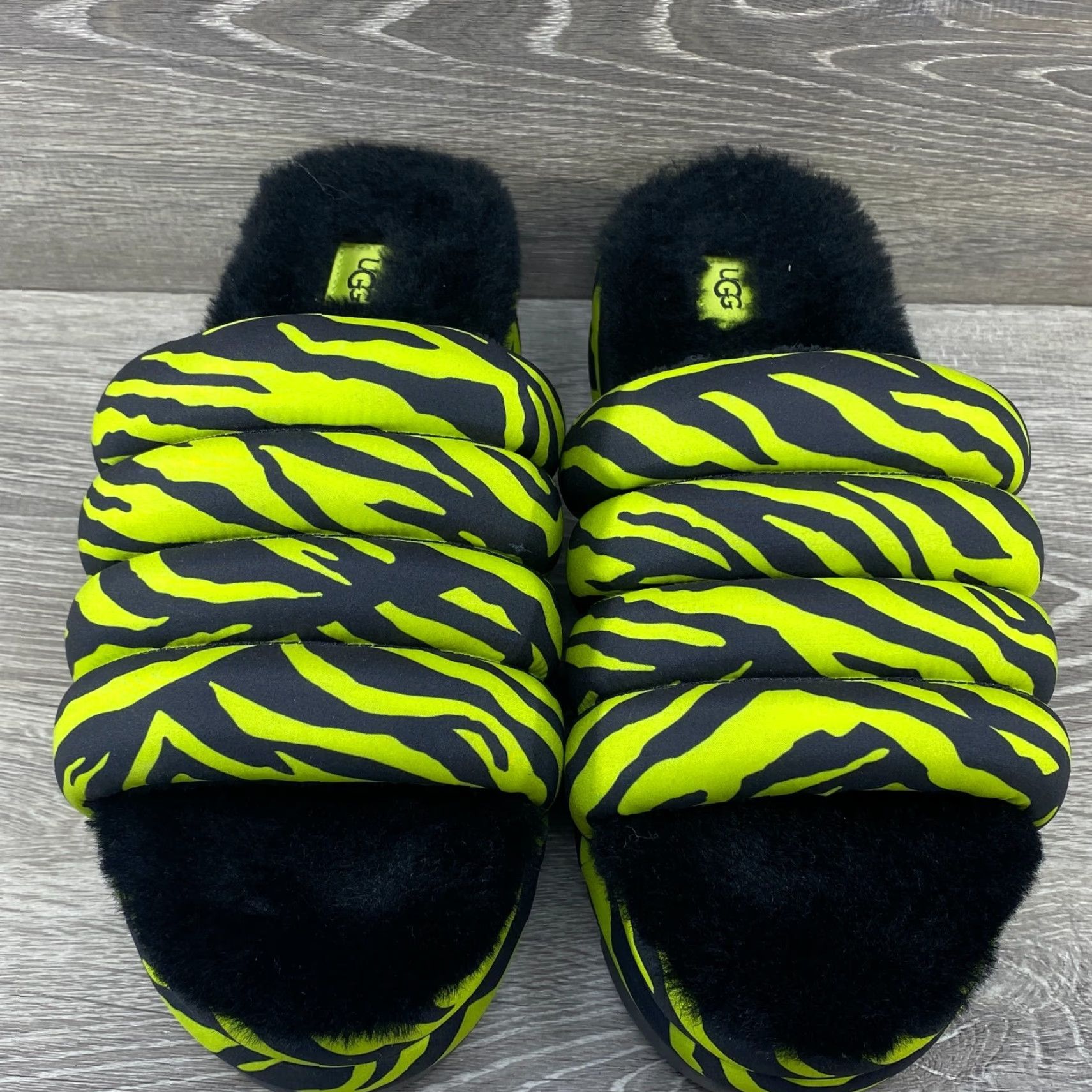 Ugg UGG Maxi Slide WMS 10 Casual Slides Lime Green Tiger Print Black Slip On Women Slipper Adult 10 Lime Green Black Tiger Print Slide Size US 8 / IT 38 - 3 Thumbnail