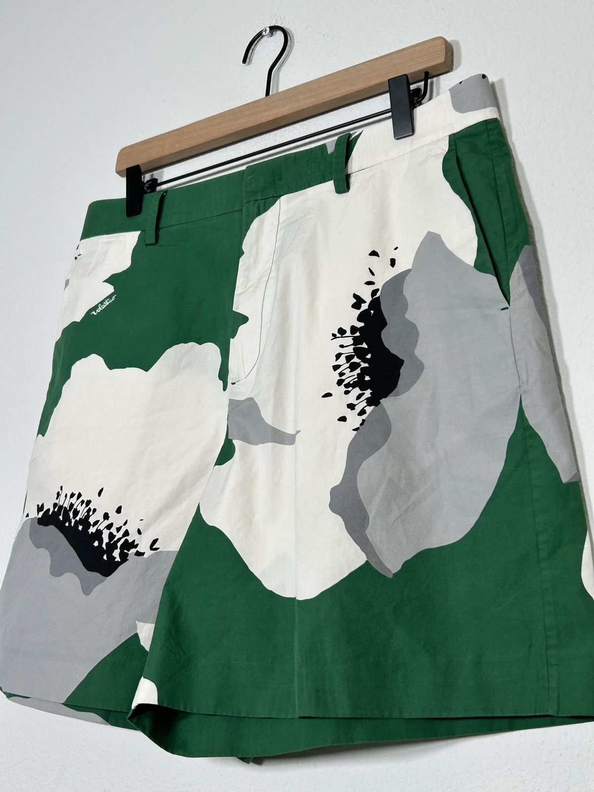 Valentino SS25 Floral Printed Shorts Size US 34 / EU 50 - 2 Thumbnail