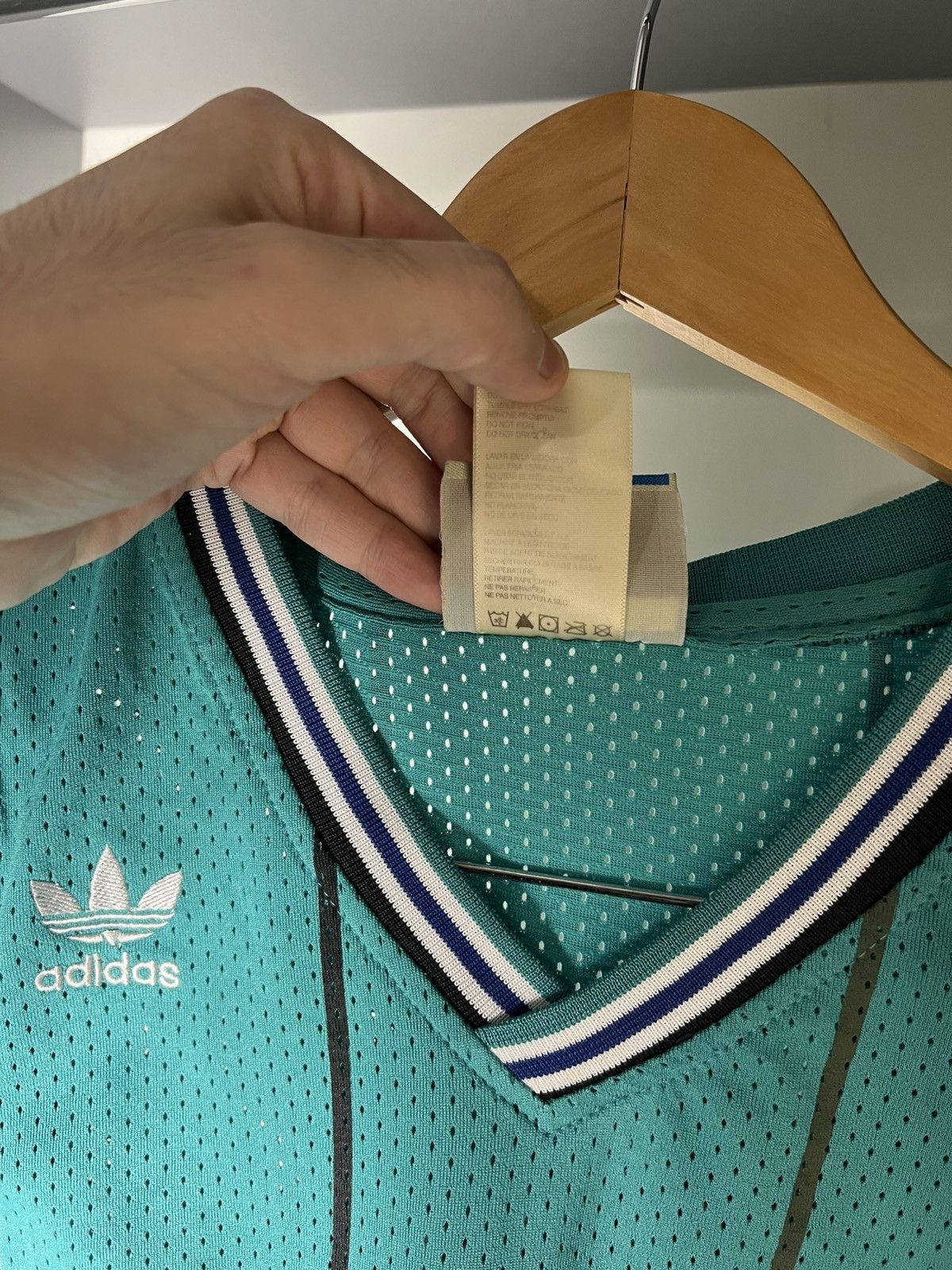 Adidas VINTAGE ADIDAS ORIGINAL CHARLOTTE NBA RETRO JERSEY Y2K 90s Size US S / EU 44-46 / 1 - 22 Thumbnail