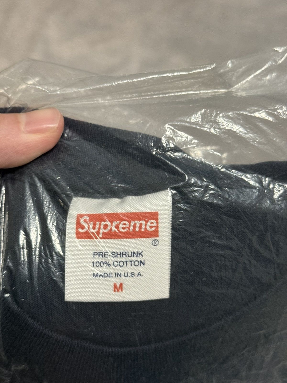 Supreme Supreme ss16 strawberry berry tee T-shirt ds in og bag Size US M / EU 48-50 / 2 - 4 Thumbnail