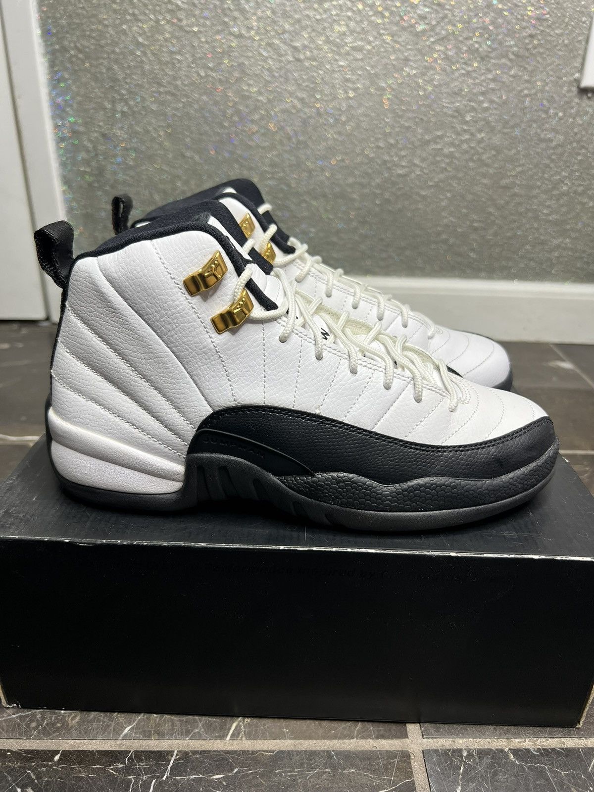 Jordan Brand Jordan Taxi 12s (2013)! GS 7Y! Worn once! Size US 7 / EU 40 - 2 Thumbnail