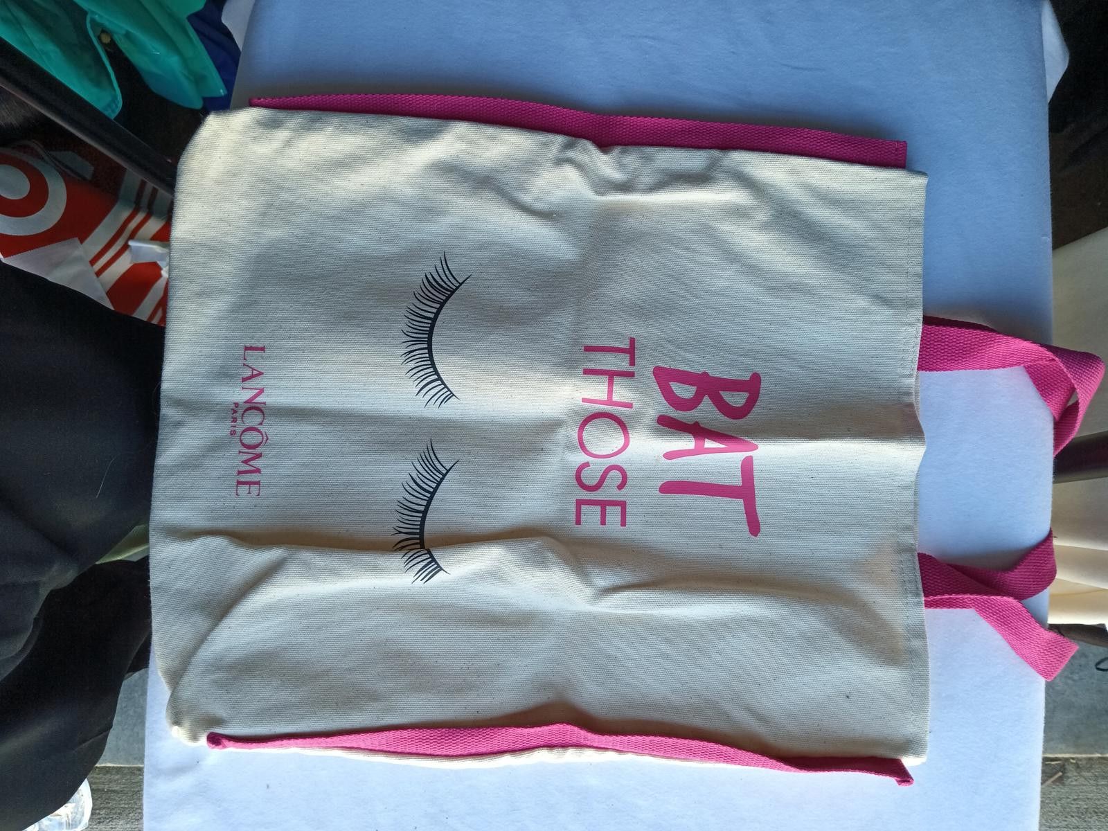 Designer Lancôme 'BAT THOSE' Tote Bag - Stylish & Practical Size ONE SIZE - 1 Thumbnail