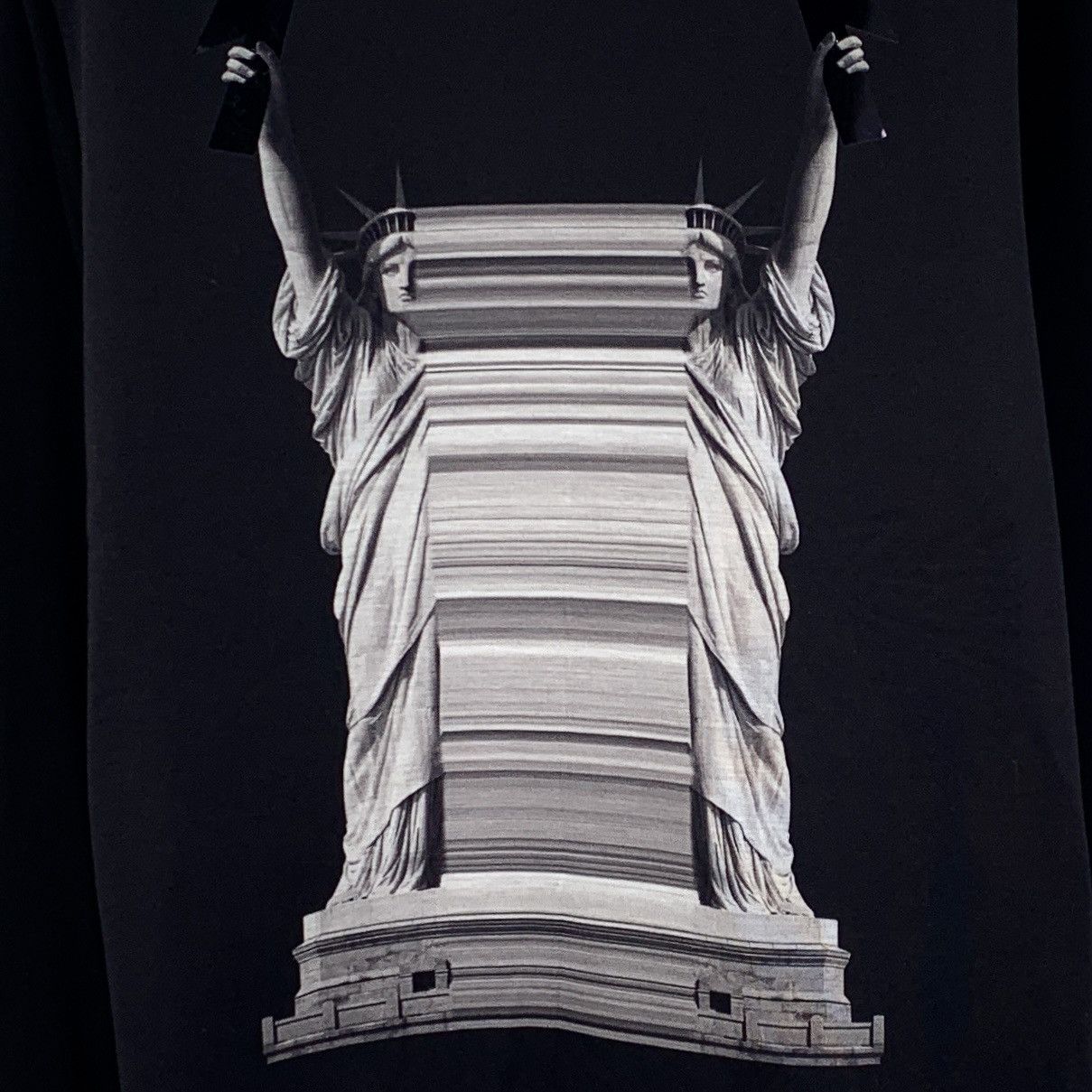 Neil Barrett Neil Barrett Statue of Liberty Long Sleeve Sweatshirt K26WX Size US L / EU 52-54 / 3 - 4 Thumbnail