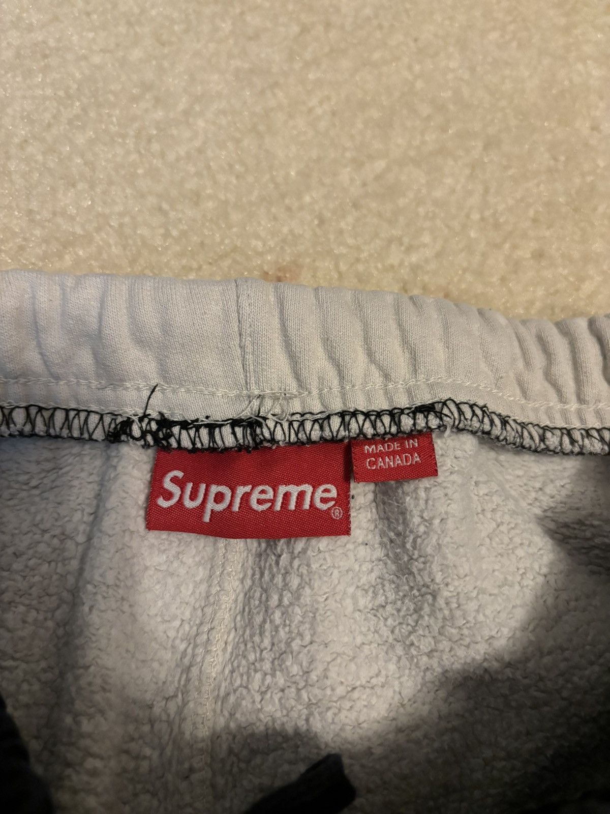 Supreme Supreme S Logo Split Color Fleece Sweatpants Black White Size US 30 / EU 46 - 3 Thumbnail