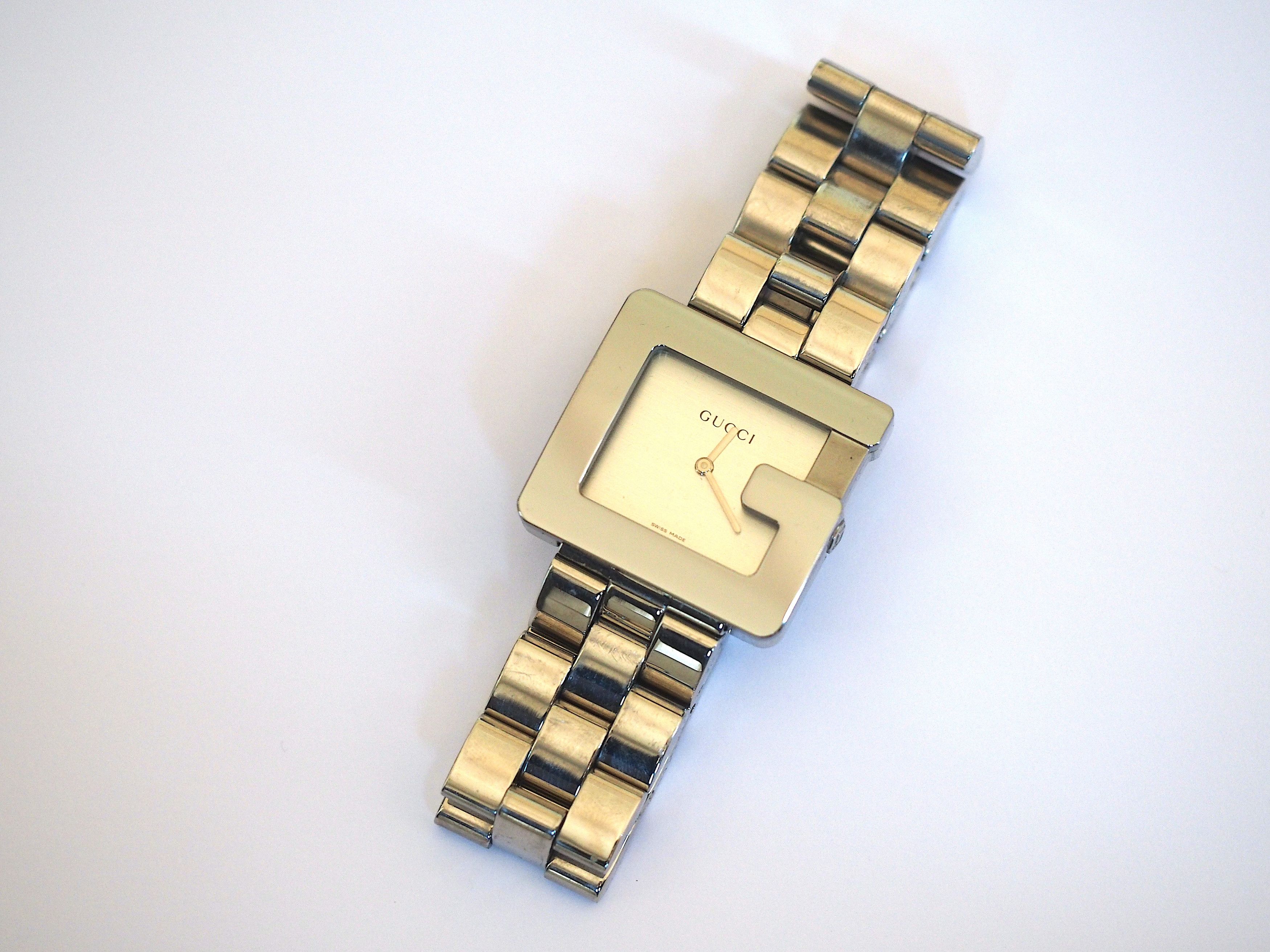 image of Pre-Owned Gucci White G-Bezel Qz 3600M Watch in Silver, Women's