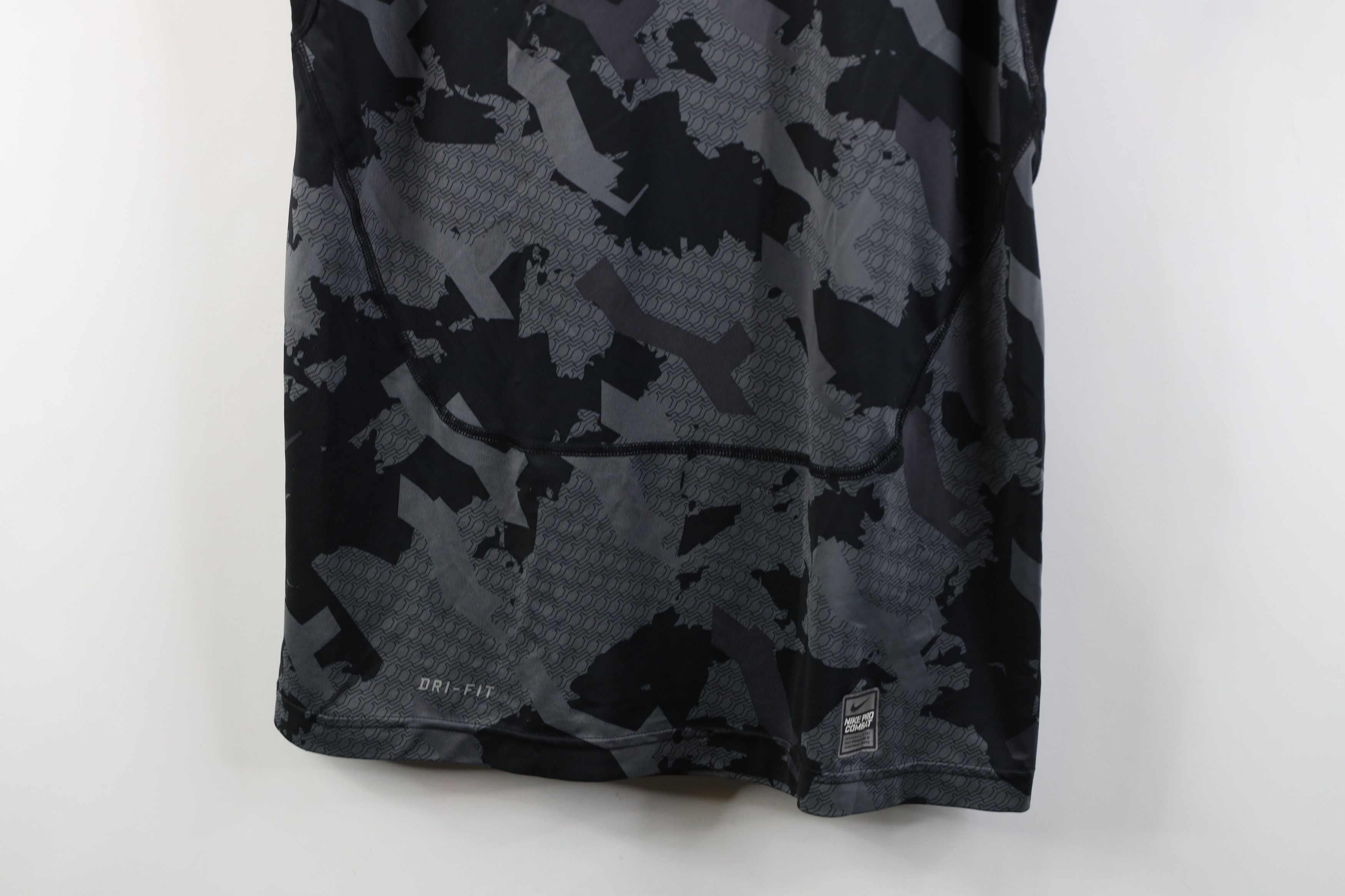 Nike Nike Pro Combat Camouflage Training Short Sleeve T-Shirt Size US XL / EU 56 / 4 - 3 Thumbnail