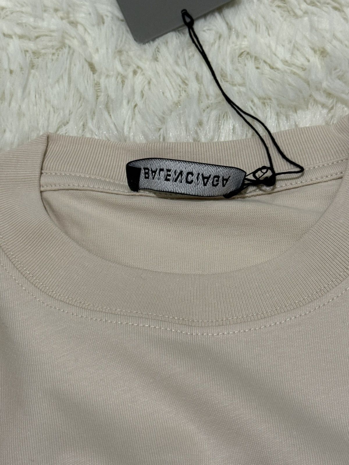 Balenciaga Balenciaga Beige t shirt Size US M / EU 48-50 / 2 - 5 Thumbnail
