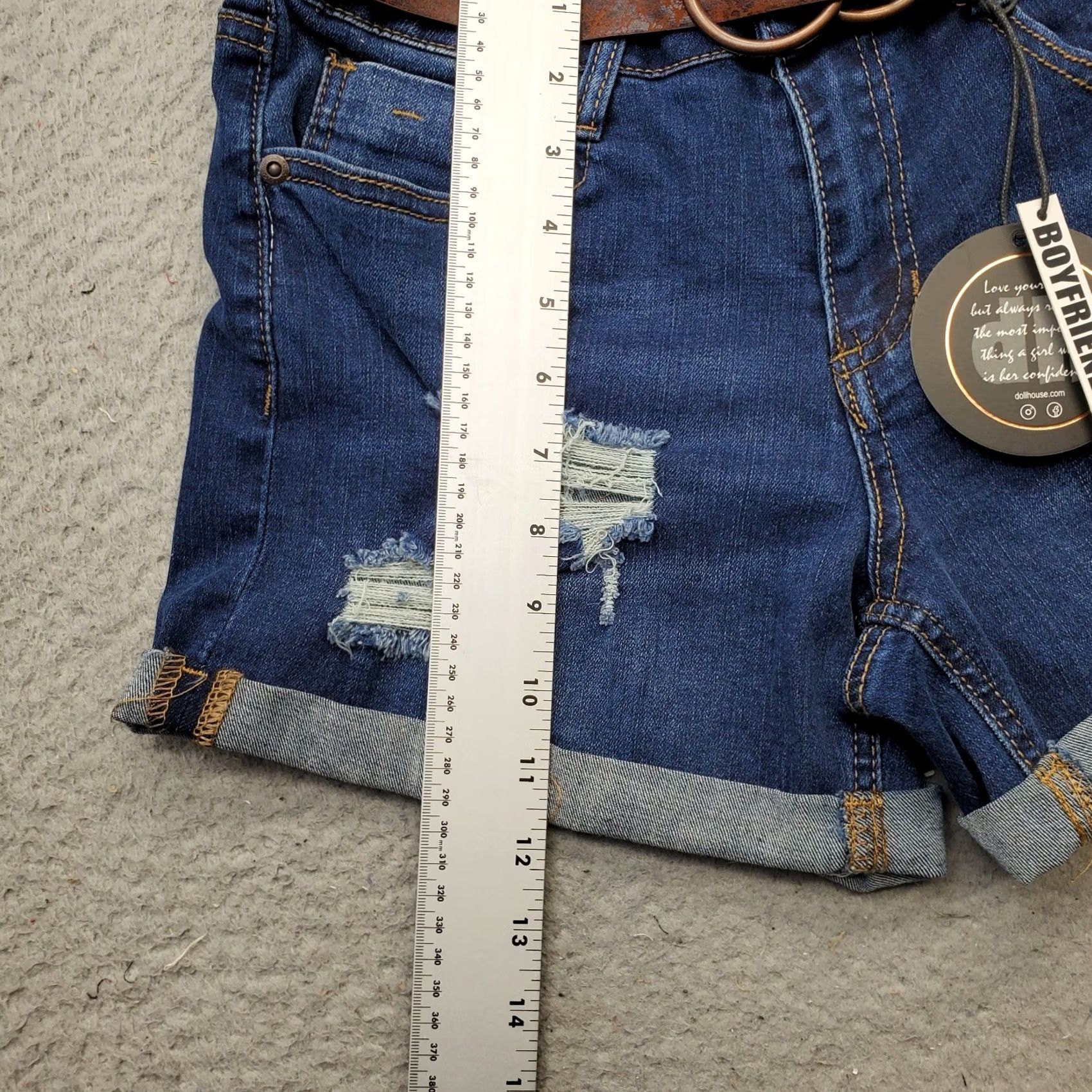 Vintage Dollhouse Chino Shorts Women's 28 Blue Denim Distressed Cuffed Hem Belted Waist: Womens Size 28 Blue Denim Casual Shorts Size 28" / US 6 / IT 42 - 4 Thumbnail