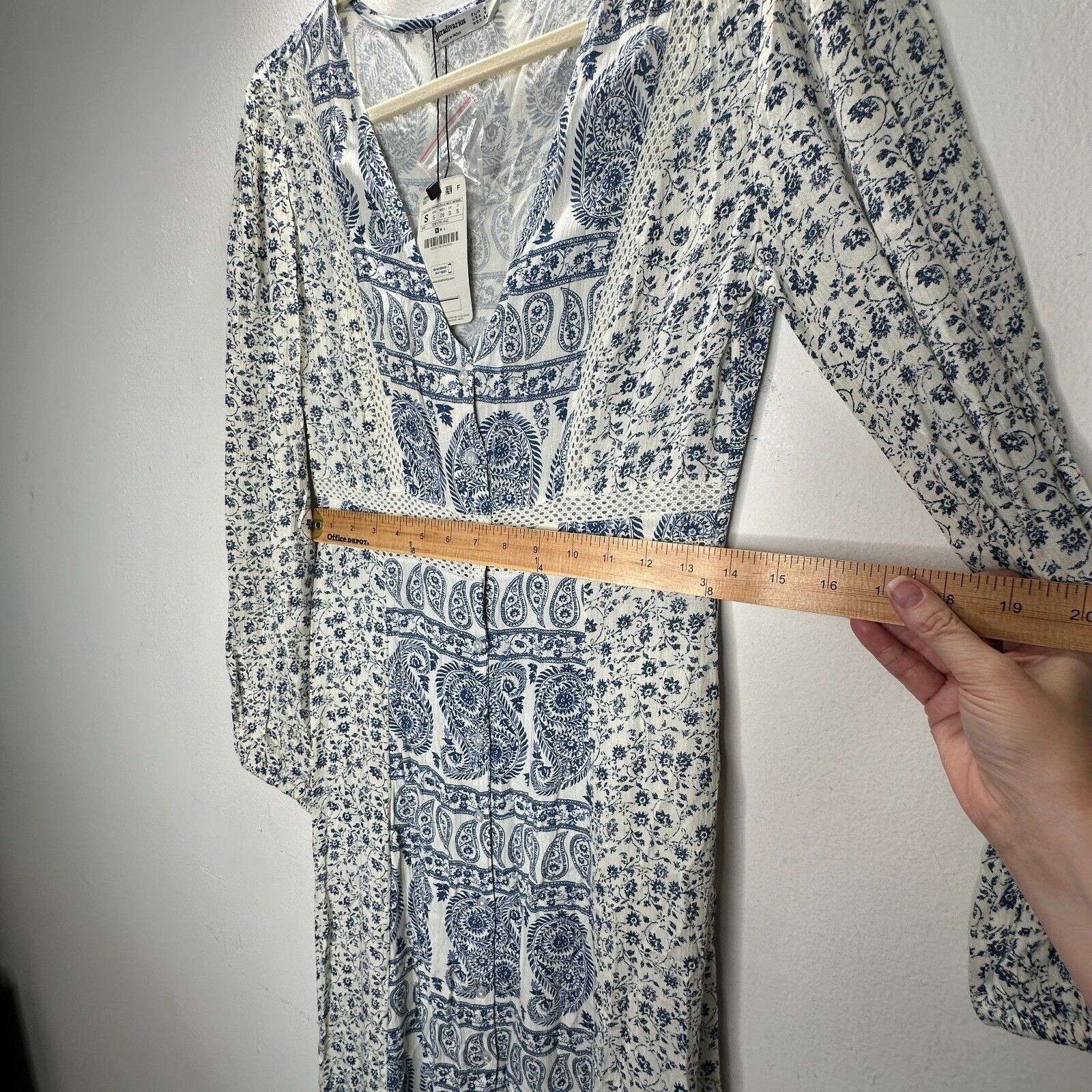 Other Stradivarius Floral Paisley Long Sleeve VNeck Maxi Dress Size S / US 4 / IT 40 - 16 Thumbnail