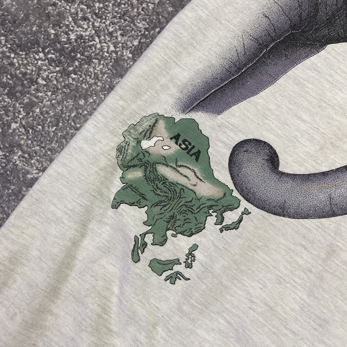 Vintage Vintage Harleguin 1992 Big Elephant logo Nature tee Size US XL / EU 56 / 4 - 7 Thumbnail