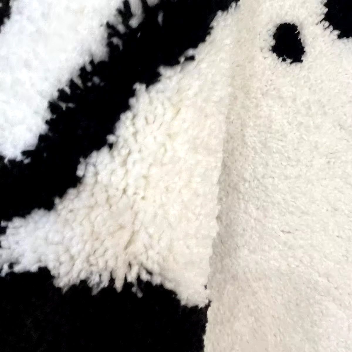 Handmade Halloween Three Ghost Tufted Skull Horror Rug Carpet Size ONE SIZE - 5 Thumbnail