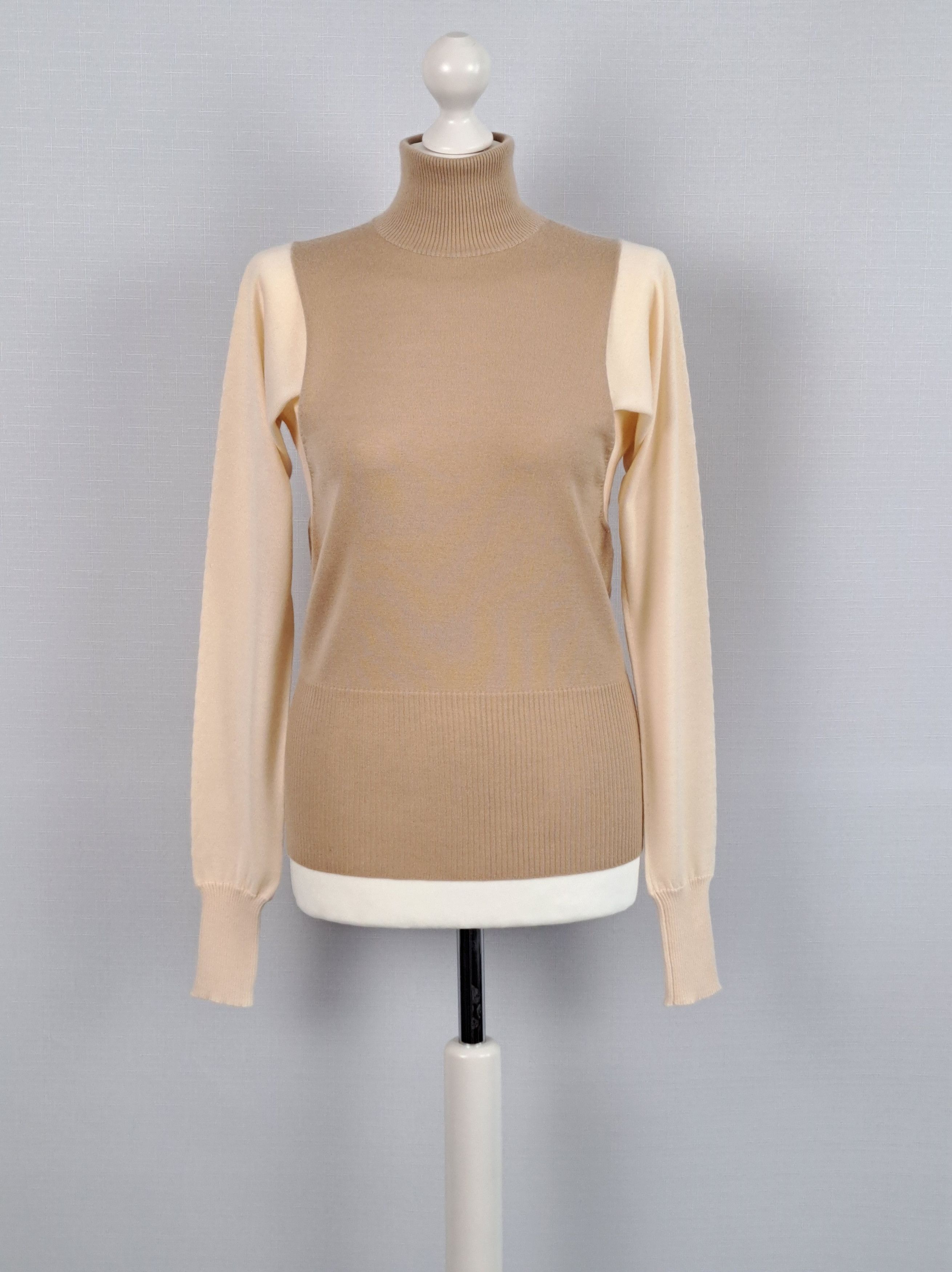 Gucci GUCCI lightweight cashmere turtleneck jumper. Size S / US 4 / IT 40 - 1 Thumbnail