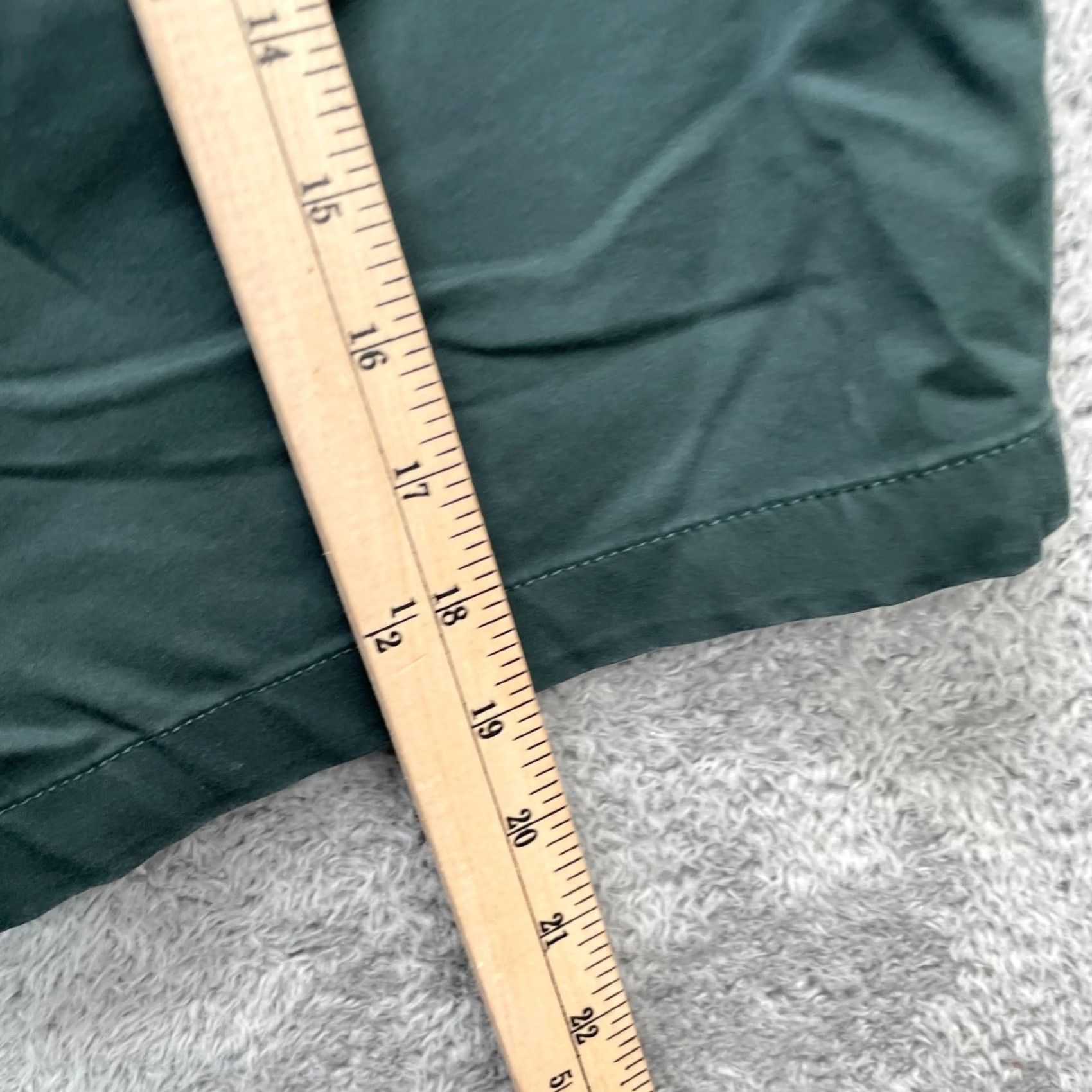Banana Republic Banana Republic Shorts Mens 34 Green Aiden Resort Wear Casual Chino Regular Inseam 9in Dark Wash Front Flat Front Pockets Zip Button Mens Size US 34 / EU 50 - 7 Thumbnail